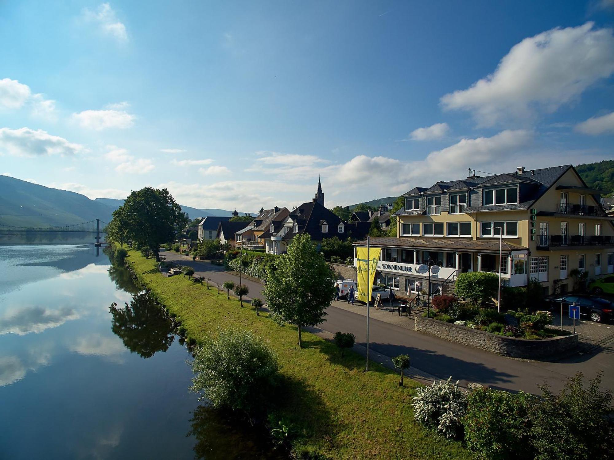 Sonnenuhr Bed & Breakfast Bernkastel-Kues Exterior photo
